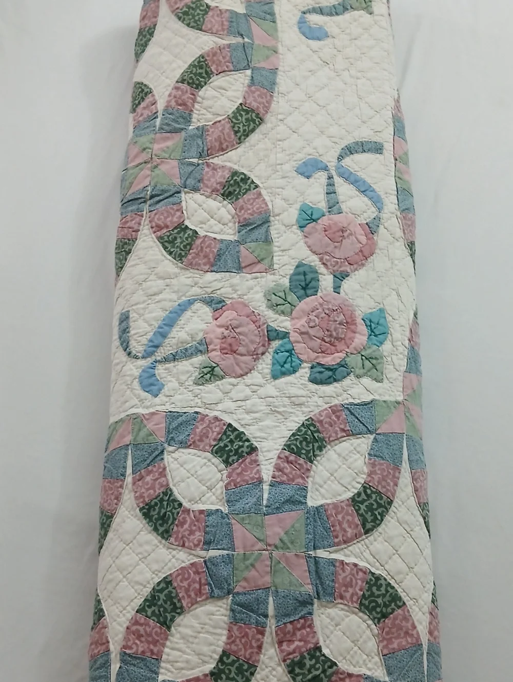 Beautiful Vintage Handmade Quilt